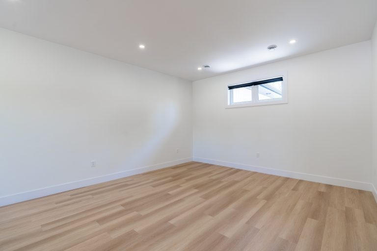 Exeter rental units in a stylish New Triplex in a peaceful quiet street in Exeter