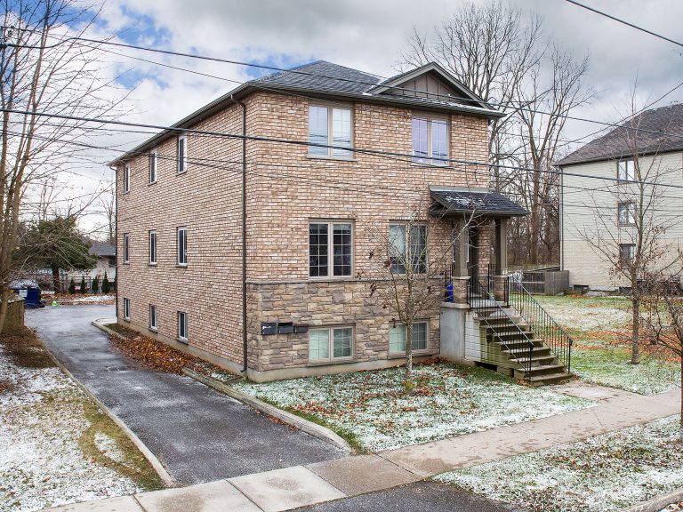 London student rentals in a well-maintained triplex located just minutes from Western University (UWO)