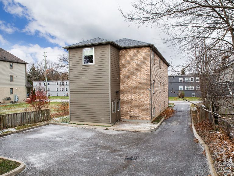 London student rentals in a well-maintained triplex located just minutes from Western University (UWO)