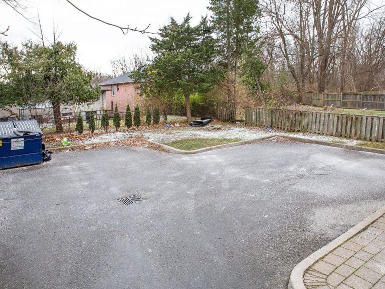 London student rentals in a well-maintained triplex located just minutes from Western University (UWO)