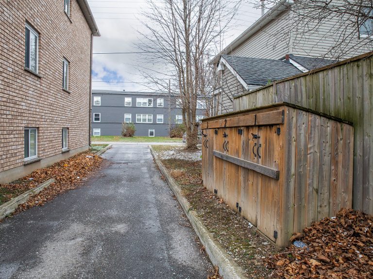 London student rentals in a well-maintained triplex located just minutes from Western University (UWO)